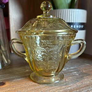 FEDERAL GLASS CO. MADRID AMBER FOOTED SUGAR BOWL & ORIGINAL MINT LID